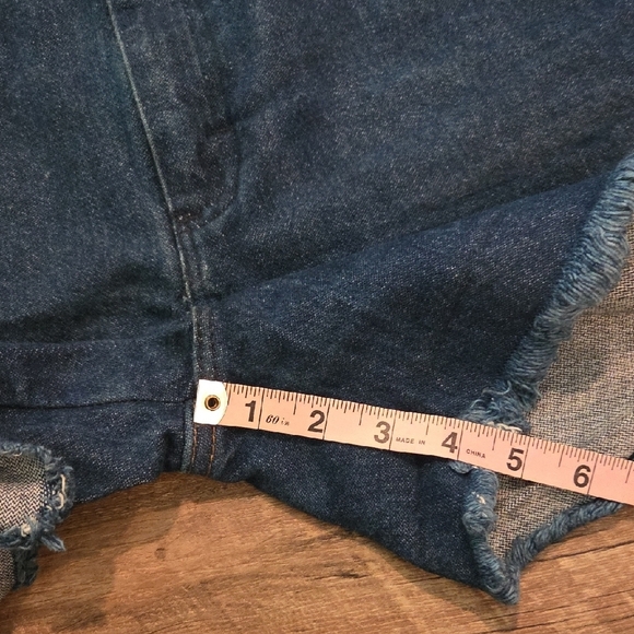 Wrangler Blue Jean Shorts with Distressed Frayed Hem Size 29/8 - Picture 8 of 11